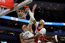 九游体育官方登录入口-雄鹿主场大胜魔术，终结对手两连胜的简单介绍