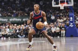 九游体育官网入口-高空抢断转换进攻技巧成为得分法宝