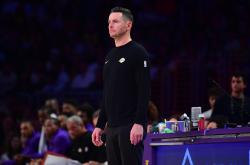 九游体育中国官网-NBA球队在比赛中发挥低迷，主教练表示失望