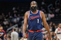 -快船前锋发挥全能，攻守俱佳受到赞扬