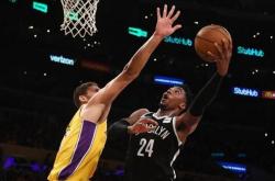 -包含联盟中锋连续比赛20+，助球队击败对手的词条