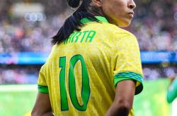 -巴西传奇球星领衔队伍重回巅峰