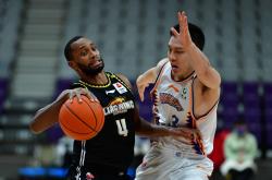 九游体育在线-包含防守稳固阻挡对手进攻，球队不失分的词条