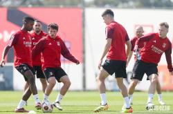 九游体育网页版入口-精彩国际足球比赛拉开帷幕，强队拼尽全力