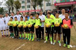 九游体育在线登录-外国足球名宿聚首一堂，分享经验交流的简单介绍