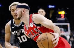 公牛逆转马刺，维尔斯顿砍下关键篮板