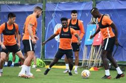 -重庆当逆袭武汉卓尔，全力争胜