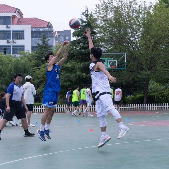 精彩瞬间!篮球赛场比赛大点评的简单介绍 精彩瞬间!篮球赛场比赛大点评的简单介绍