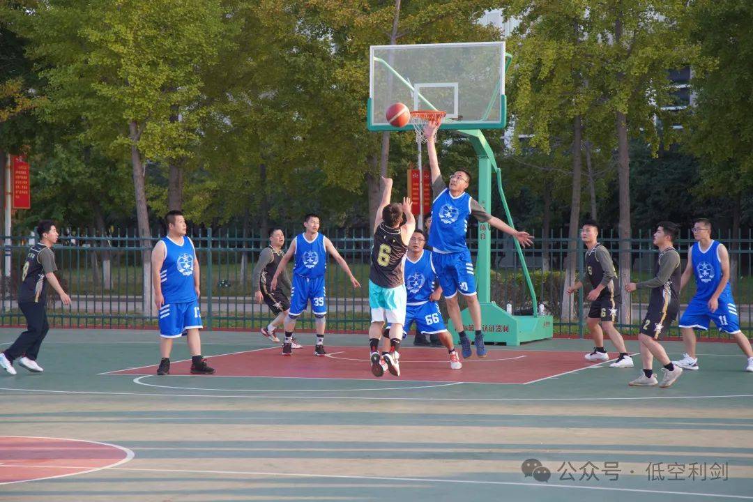 精彩瞬间!篮球赛场比赛大点评的简单介绍 精彩瞬间!篮球赛场比赛大点评的简单介绍