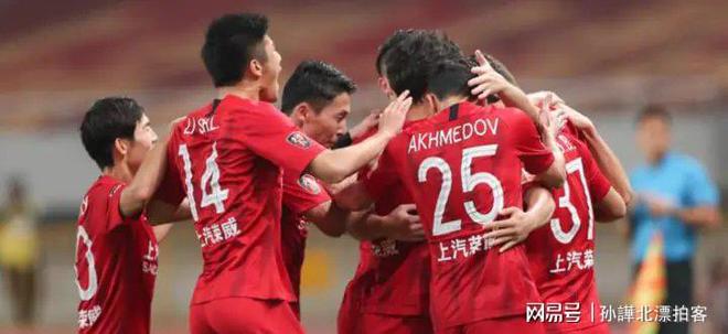 外援球员力挽狂澜,帮助球队夺冠 外援球员力挽狂澜,帮助球队夺冠