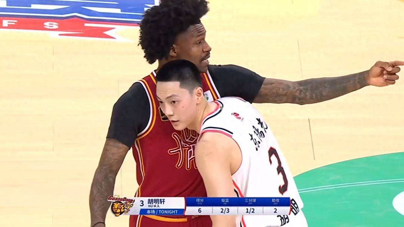 外援球员力挽狂澜,帮助球队夺冠 外援球员力挽狂澜,帮助球队夺冠