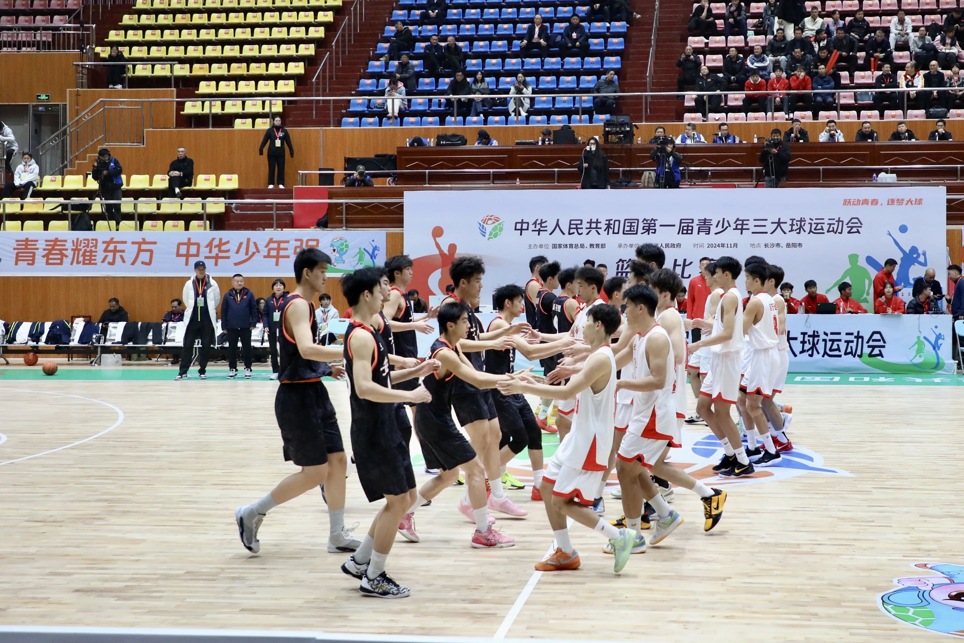 湖北队在比赛中全力以赴，实现大逆转的简单介绍