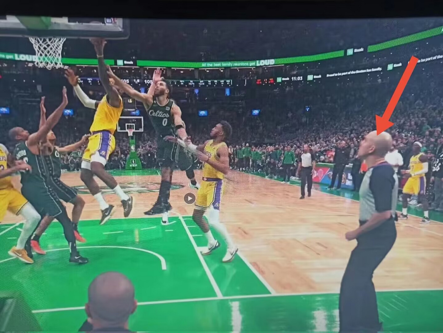 湖人击败篮网,詹姆斯狂砍二十分带领球队获胜 湖人击败篮网,詹姆斯狂砍二十分带领球队获胜