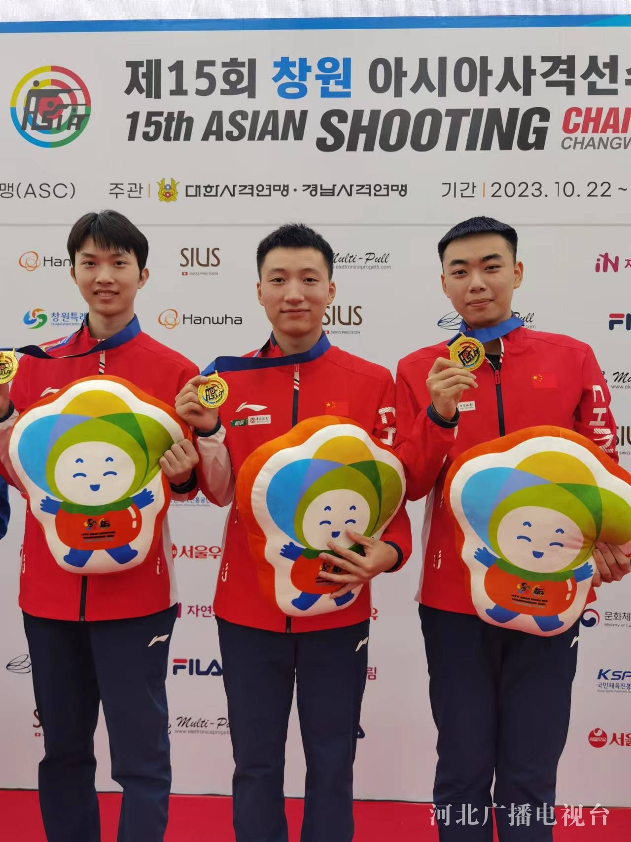 包含射击选手喜获铜牌,神枪手实力不凡的词条 包含射击选手喜获铜牌,神枪手实力不凡的词条