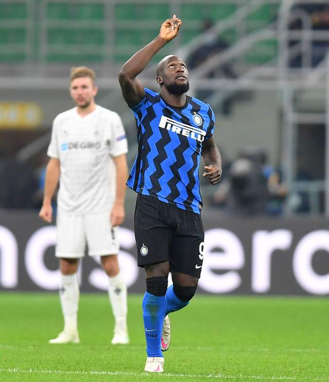 卢卡库前场展现个人能力,成为进攻焦点 卢卡库前场展现个人能力,成为进攻焦点