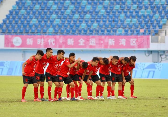 球员英勇拯救神奇入球，率队勇夺胜利