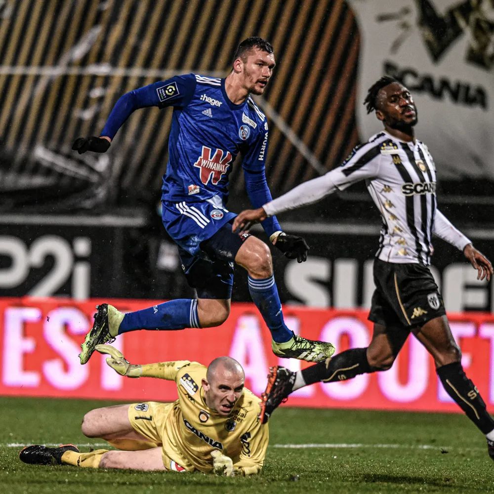 里尔客场横扫,领跑地位再度稳固的简单介绍 里尔客场横扫,领跑地位再度稳固的简单介绍