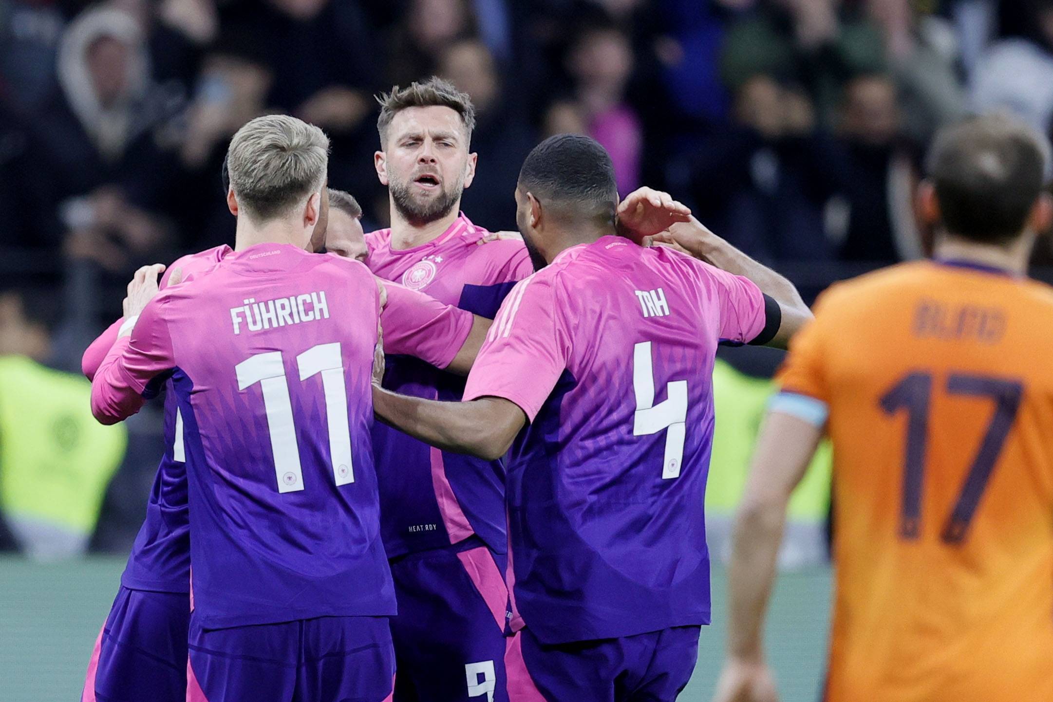 欧预赛:德国-惨败乌克兰,深陷小组困境 欧预赛:德国-惨败乌克兰,深陷小组困境