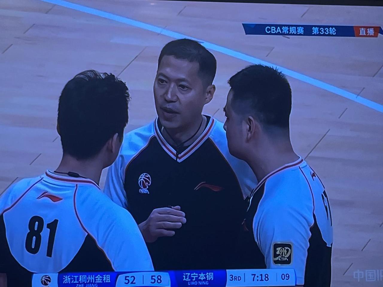 传奇教练突然宣布引退，球队惊讶不已