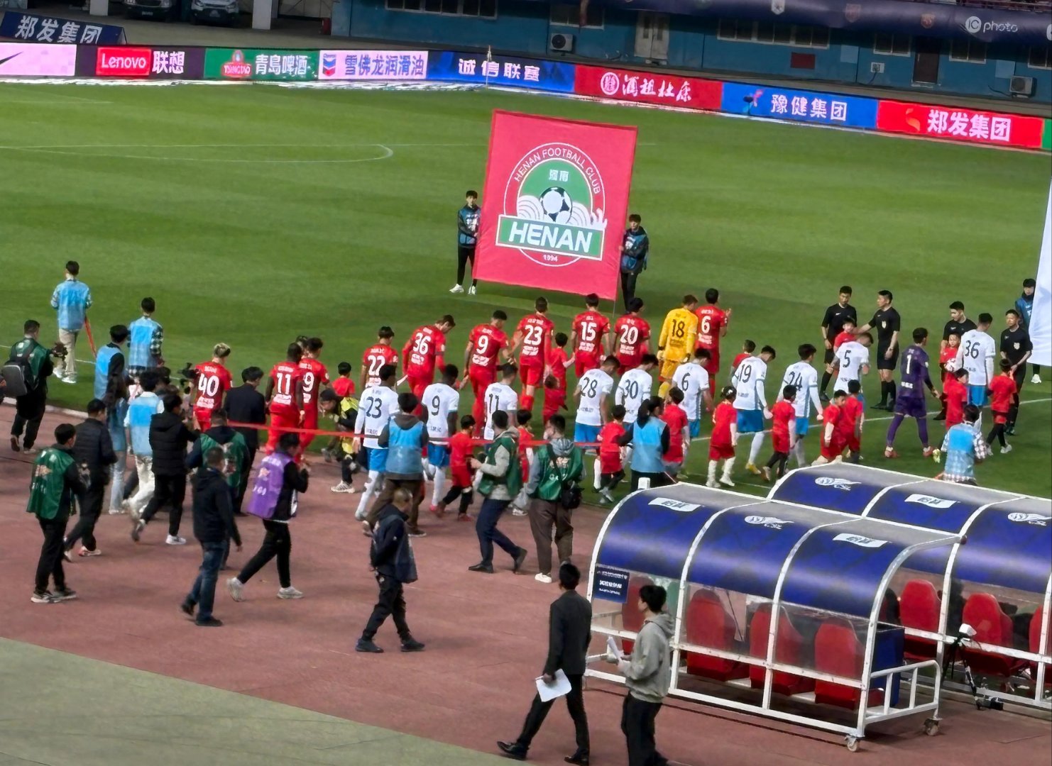 对手坚强,球队在比赛中展现拼搏精神 对手坚强,球队在比赛中展现拼搏精神