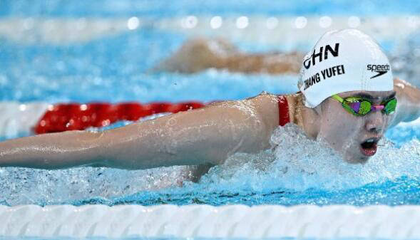 荷兰女子游泳选手游走优势,摘得金牌 荷兰女子游泳选手游走优势,摘得金牌