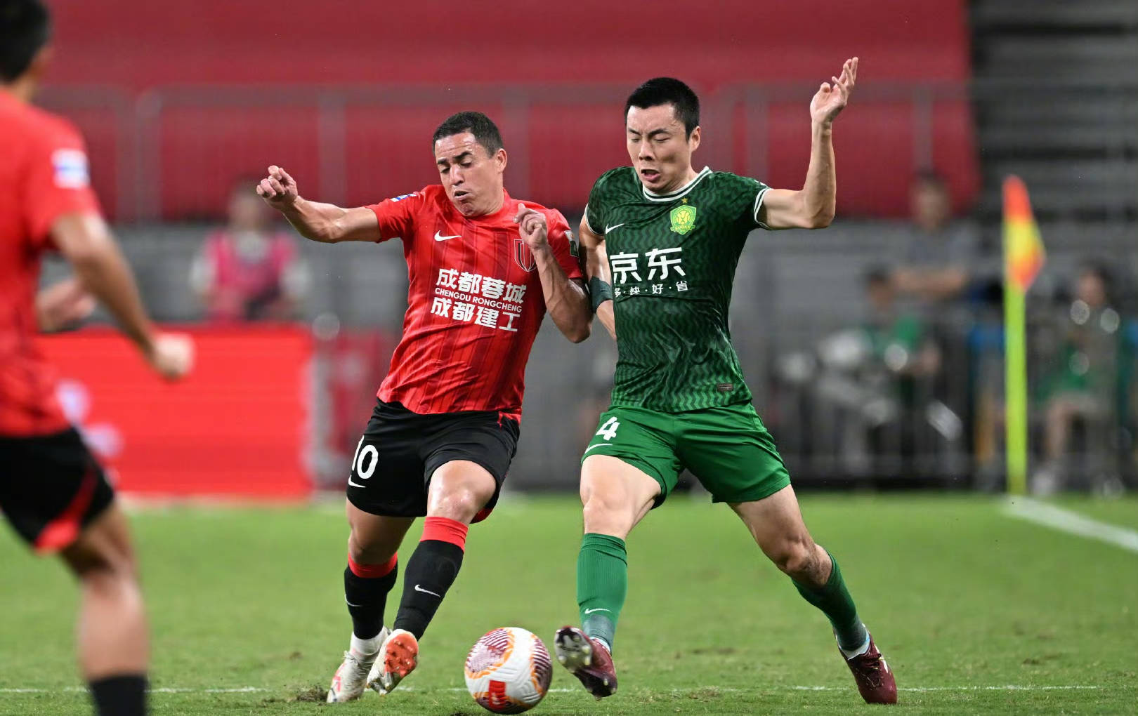 国安后卫连续进球,攻守平衡表现稳定 国安后卫连续进球,攻守平衡表现稳定