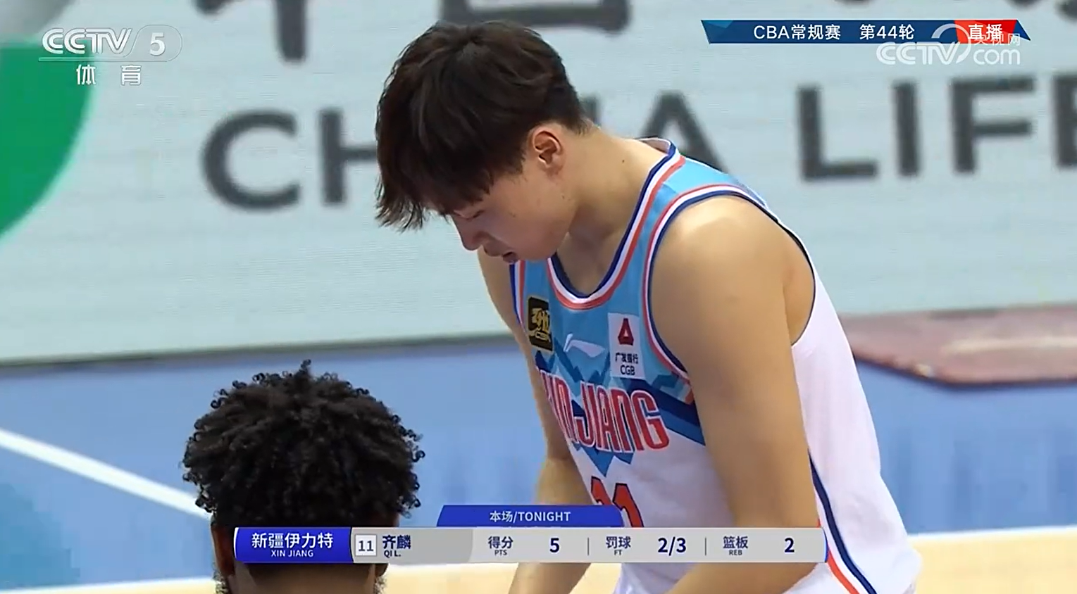 青岛队遭遇深圳男篮,战局激烈激动 青岛队遭遇深圳男篮,战局激烈激动