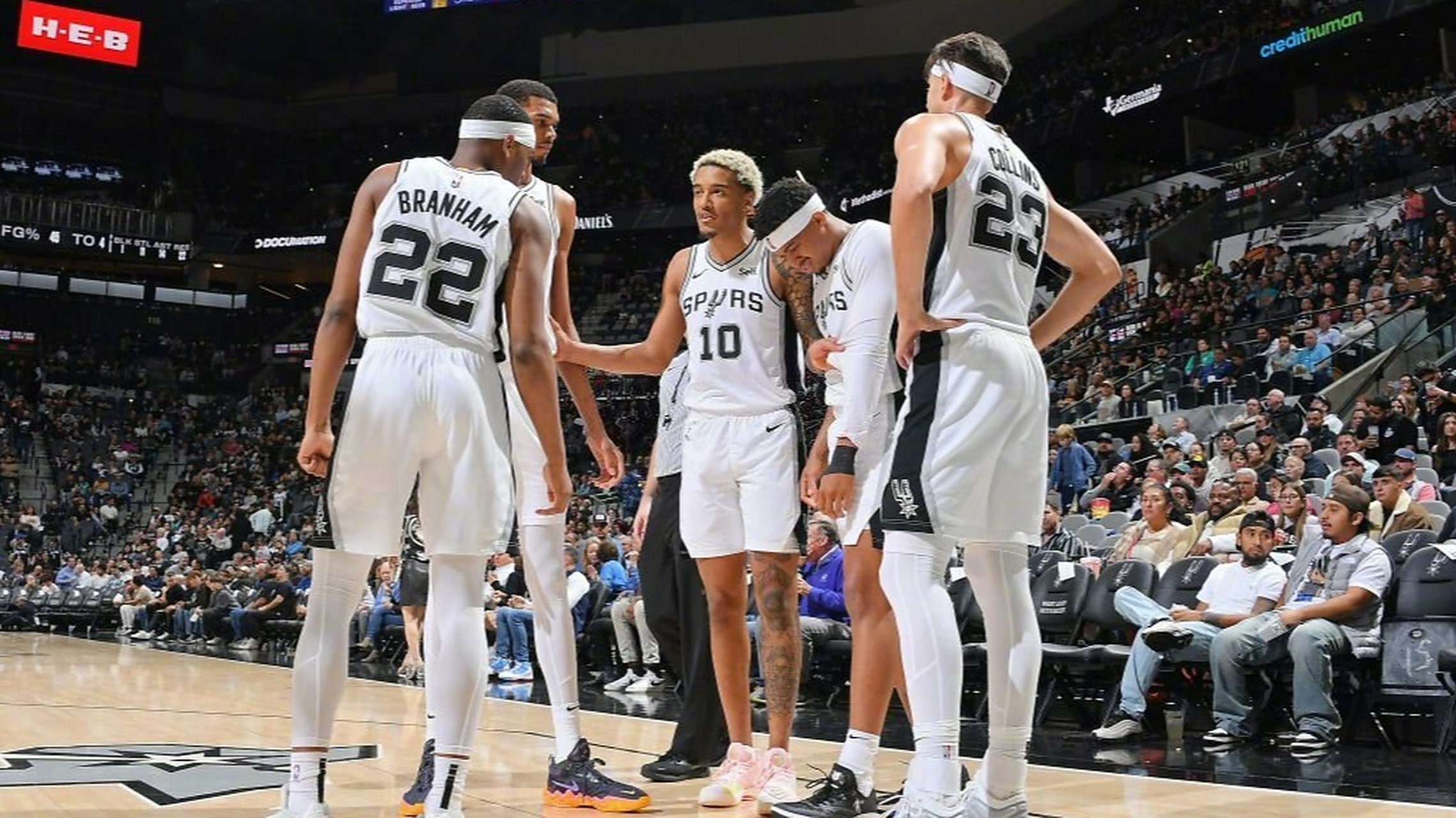 快船主场惜败马刺，遭遇连败