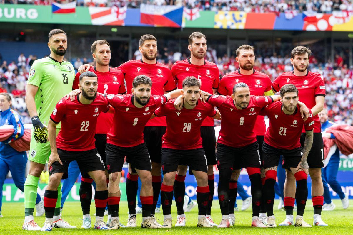 欧洲杯资格赛硝烟弥漫,胜负之争惊心动魄 欧洲杯资格赛硝烟弥漫,胜负之争惊心动魄