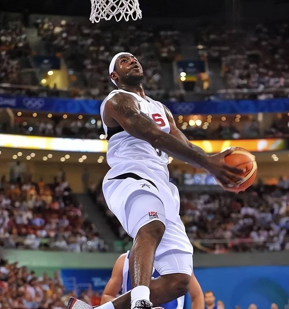 关于高强度比赛,球员体能耗尽奋力拼搏的信息 关于高强度比赛,球员体能耗尽奋力拼搏的信息