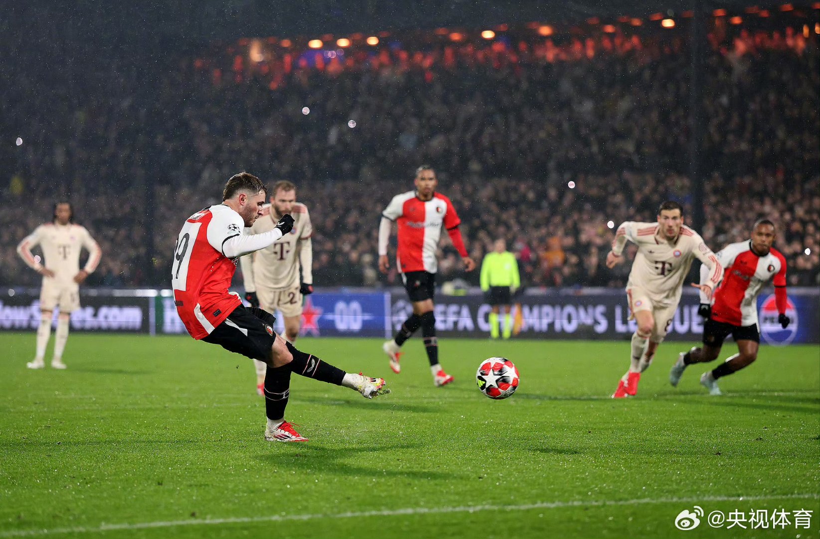 欧洲足坛传来巨大意外!夺冠最大热门尴尬收场 欧洲足坛传来巨大意外!夺冠最大热门尴尬收场