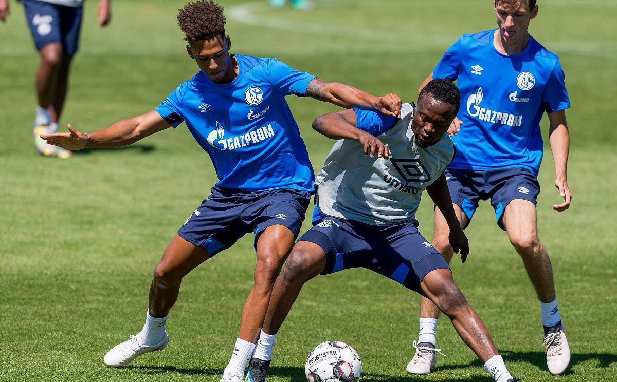 包含沙尔克队打出高质量比赛,取得关键胜利的词条 包含沙尔克队打出高质量比赛,取得关键胜利的词条