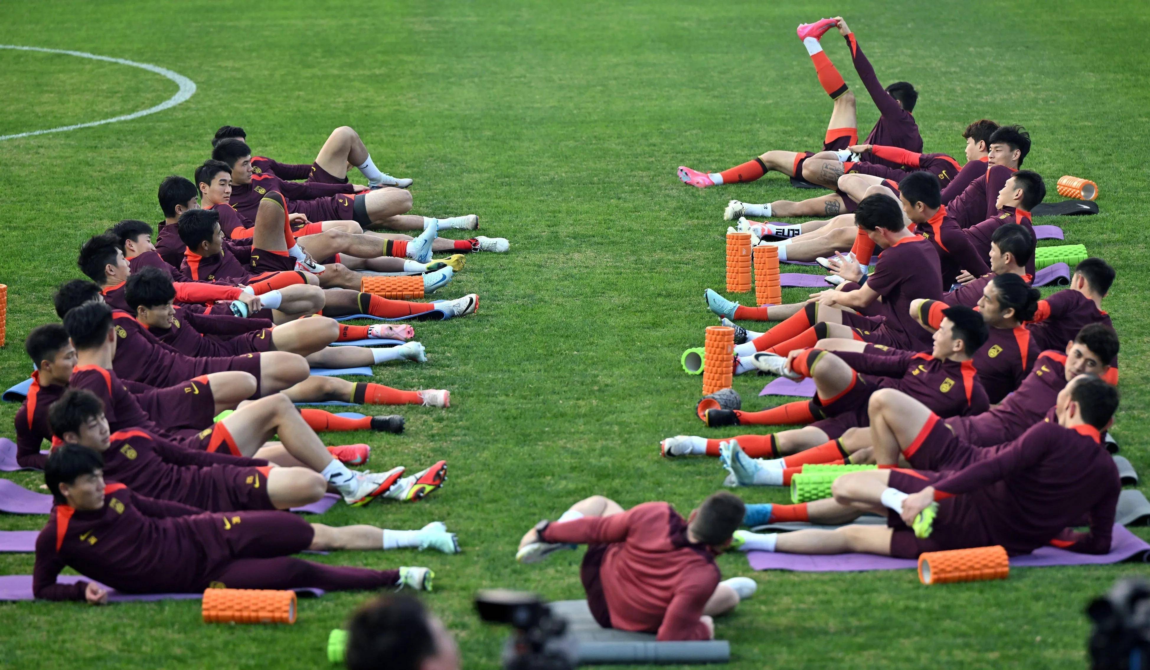 包含足球风云再起,国内球员奋力拼搏争胜的词条 包含足球风云再起,国内球员奋力拼搏争胜的词条