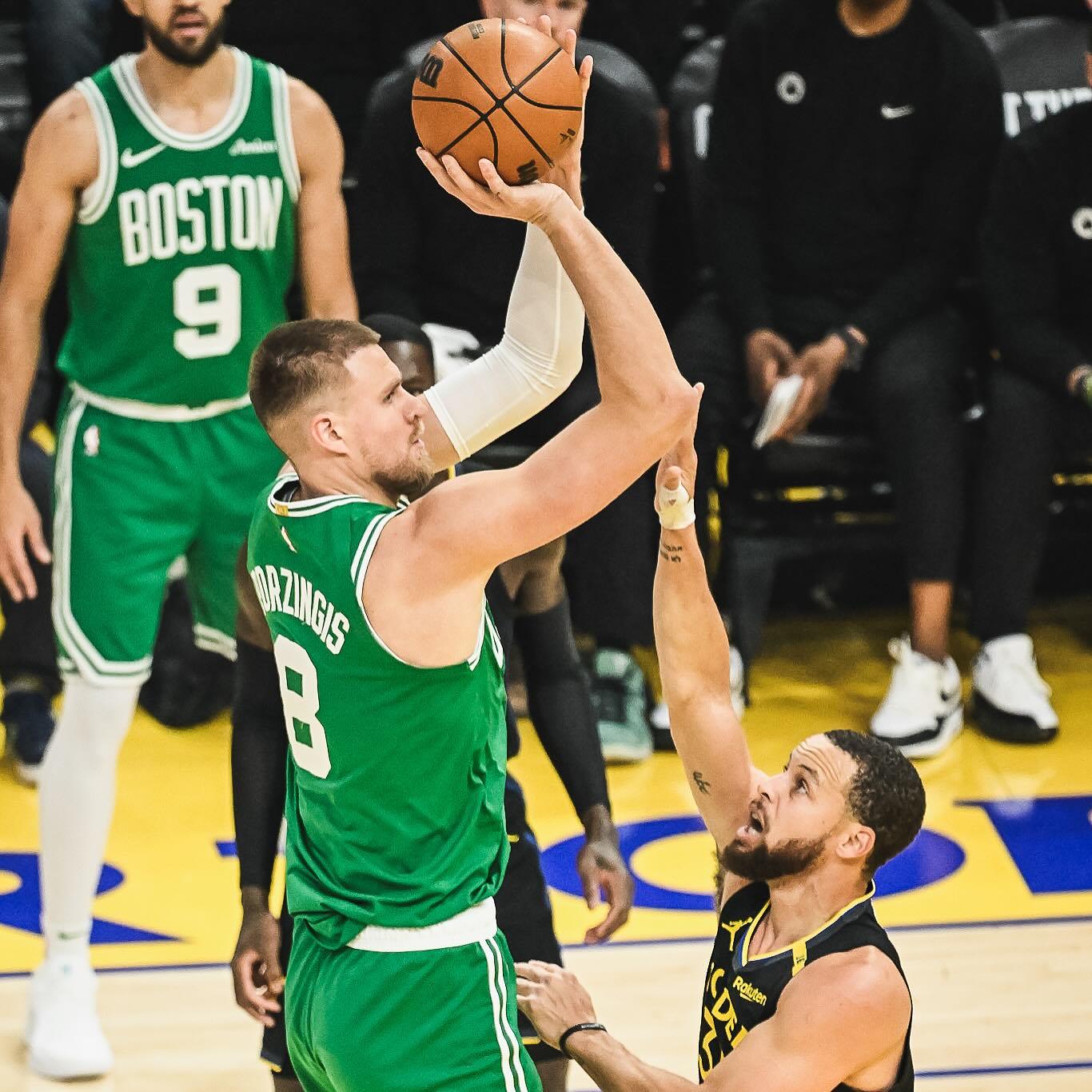 勇士险胜猛龙，塔图姆抢断壮举延续连胜