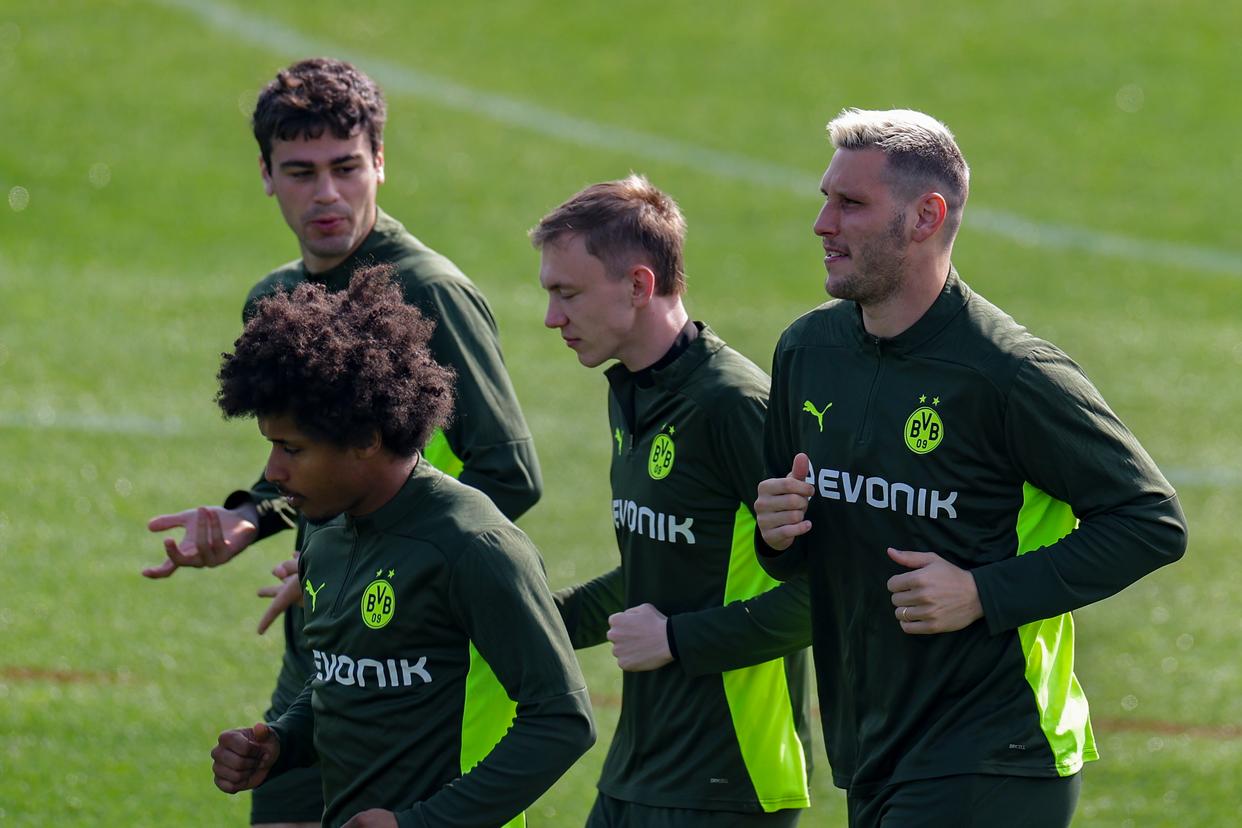 包含多特蒙德青训培养新星，欧冠赛场上演绝美进球的词条