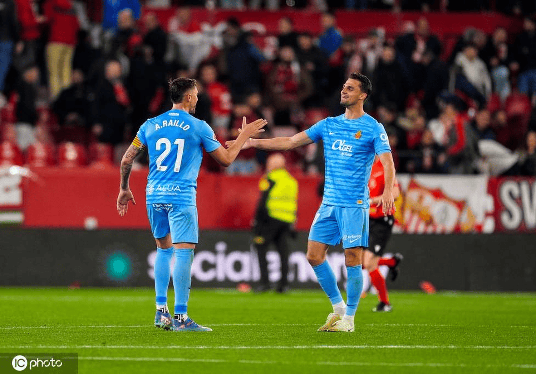 卡利亚里球员状态神勇,连战连捷 卡利亚里球员状态神勇,连战连捷