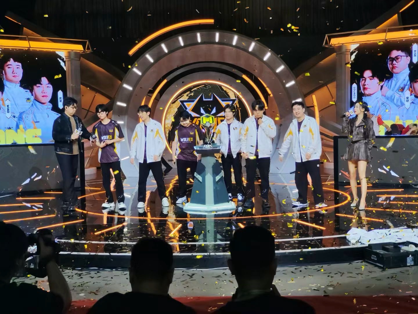 狼队在对阵中获得胜利晋级淘汰赛 狼队在对阵中获得胜利晋级淘汰赛