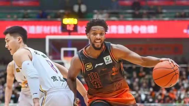 关于外援表现抢眼,球队战术稳固奏效的信息 关于外援表现抢眼,球队战术稳固奏效的信息