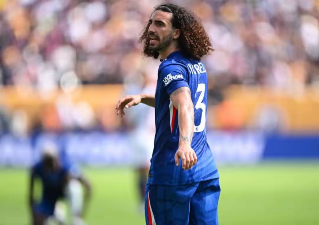 精彩对决!欧预赛比赛场面惊心动魄,球员奋力拼搏 精彩对决!欧预赛比赛场面惊心动魄,球员奋力拼搏