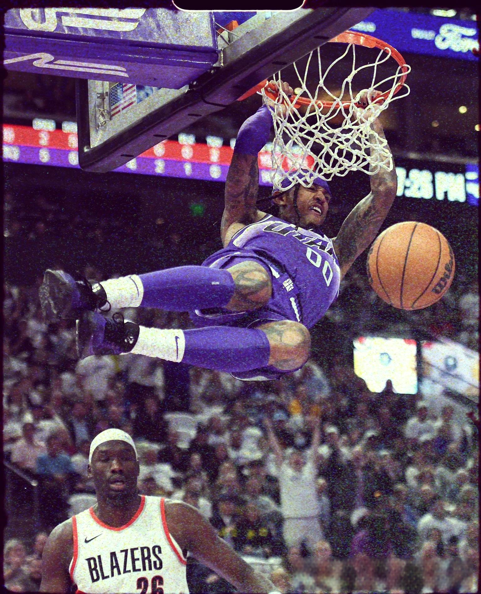 爵士主场大胜，全队表现出色赢得球迷喝彩的简单介绍