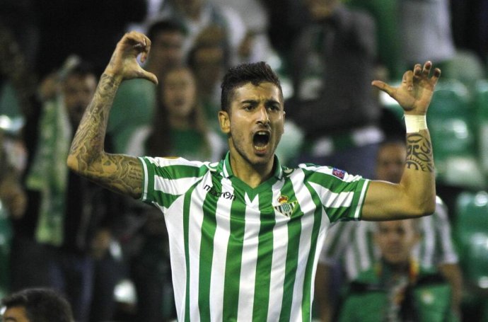 包含阿拉维斯继续颓势，埃瓦尔稳操胜券的词条