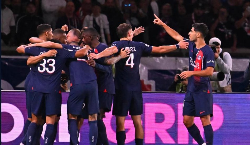 欧洲顶尖联赛赛场上紧张感十足,双方拚尽全力 欧洲顶尖联赛赛场上紧张感十足,双方拚尽全力