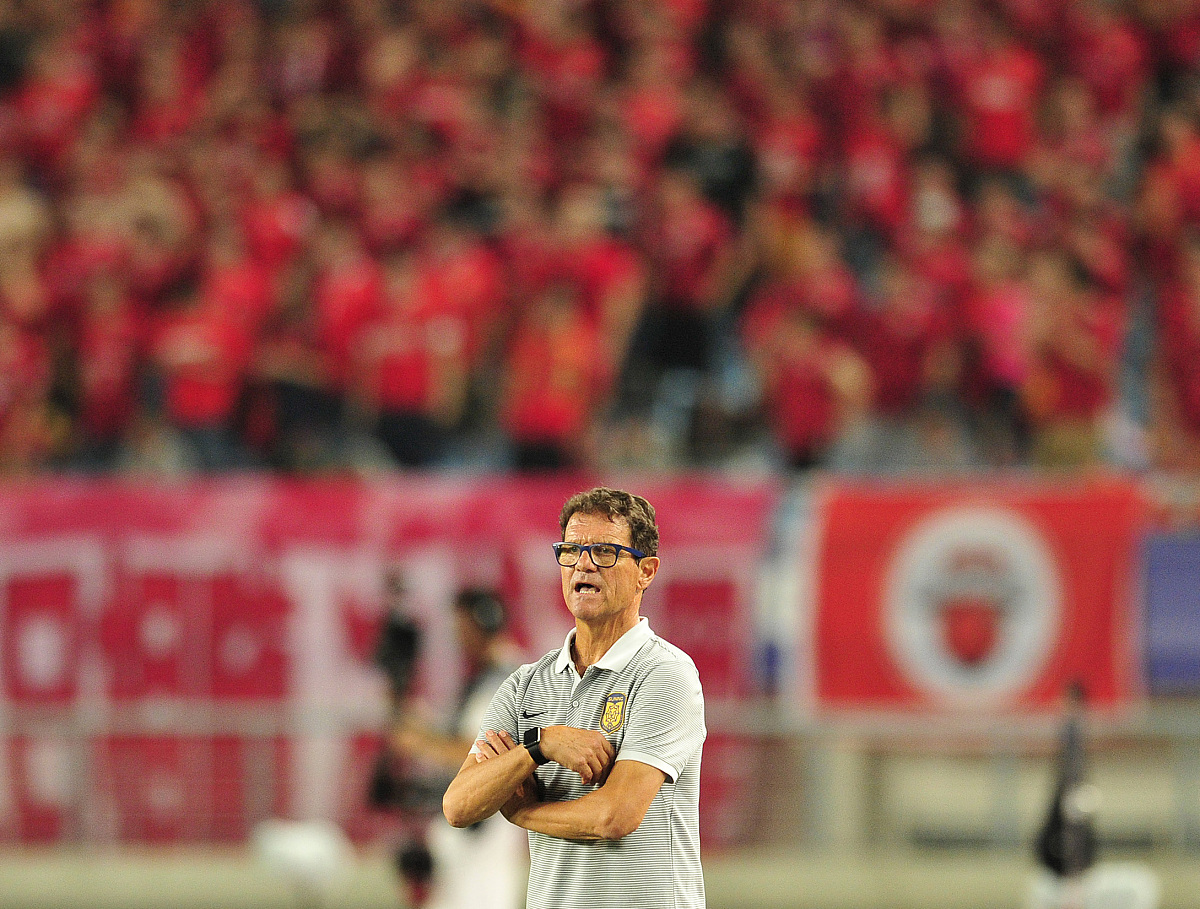 拜仁门将神勇扑救，成为球队最后一道防线