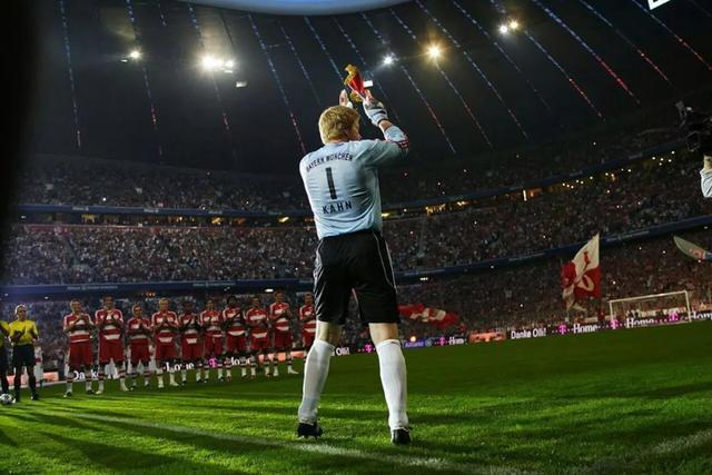 拜仁门将神勇扑救，成为球队最后一道防线