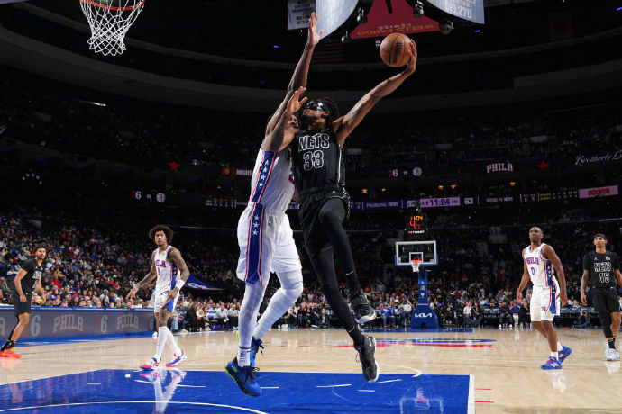 包含快船队压哨绝杀，取得战胜76人胜利的词条