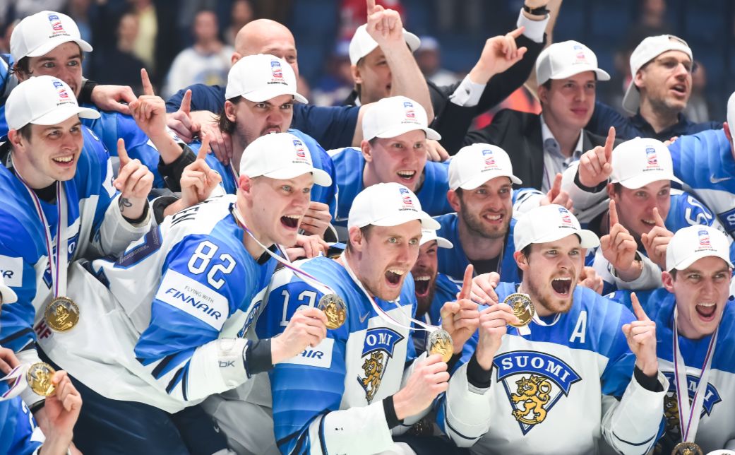 关于俄罗斯摔跤运动员刷新记录为国加冕的信息