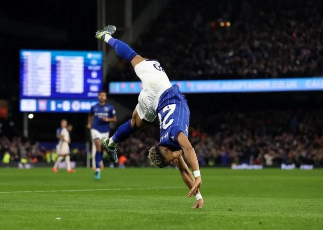 埃弗顿遭受连败!蓝军保级形势扑朔迷离的简单介绍 埃弗顿遭受连败!蓝军保级形势扑朔迷离的简单介绍