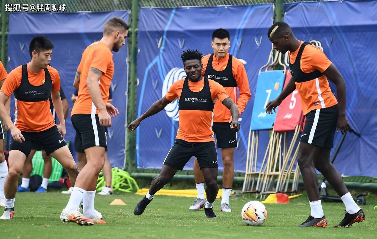 重庆当逆袭武汉卓尔,全力争胜 重庆当逆袭武汉卓尔,全力争胜